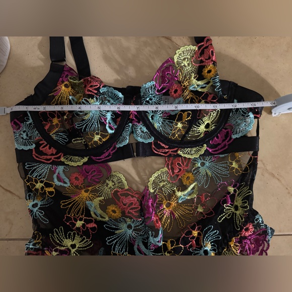 Floral Embroidered Lingerie Set NIP - Picture 5 of 9